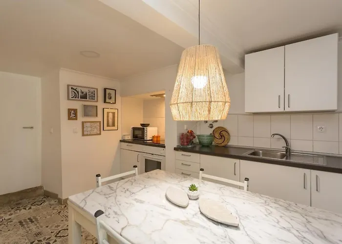 Avenida Cozy In Center Apartman *